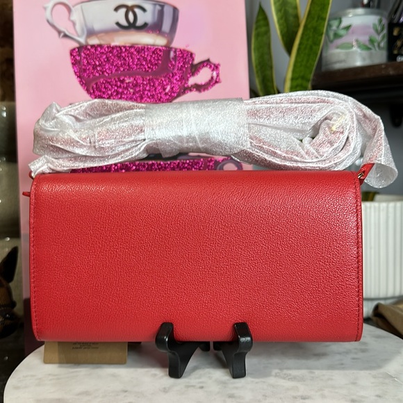 Burberry Logo Embossed Leather Crossbody Wallet - Picture 5 of 16